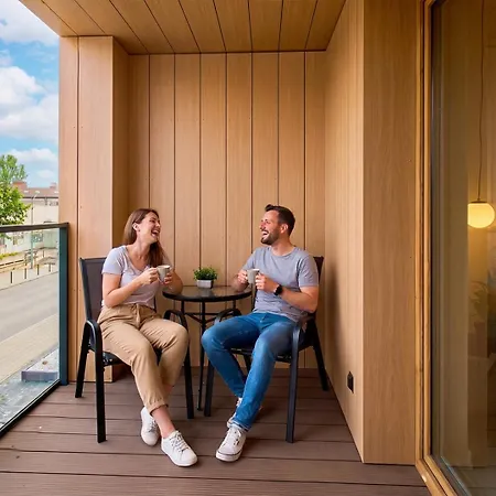 Amber Seaside - Luxury With Balcony And Parking In