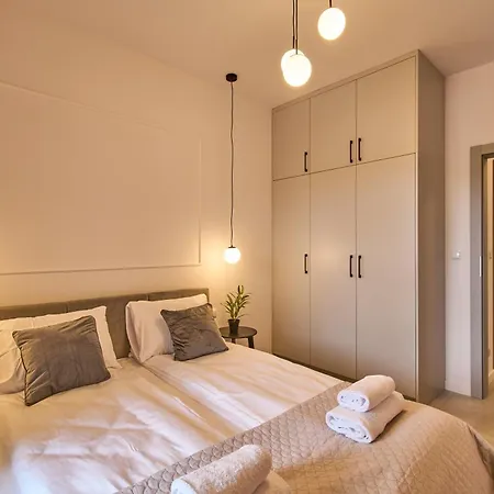 Amber Seaside - Luxury With Balcony And Parking In